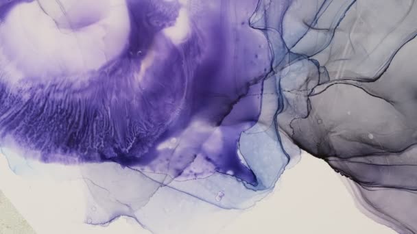 Artista dibuja abstracción con tinta. secador de pelo difumina rímel creando un dibujo abstracto — Vídeo de stock