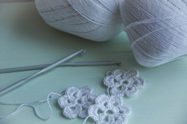 Örgü örmeyi - iplik, iğneler başlangıç 