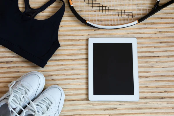 Fitnesskonzept, Sportschuhe und Fitnesszubehör. — Stockfoto