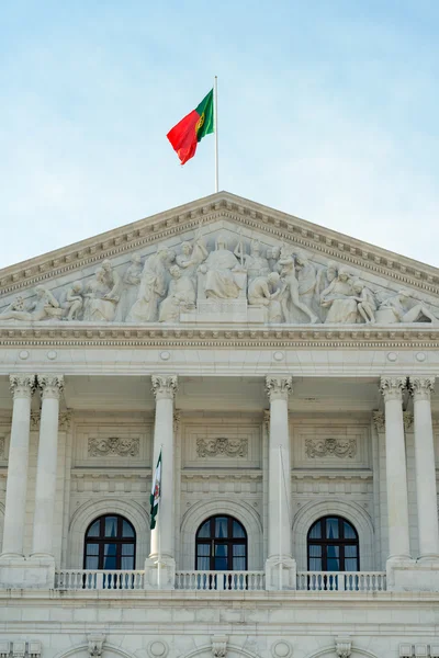Sao Bento Palacio edificio y bandera de Portugal — Foto de Stock