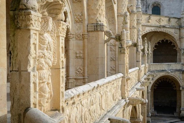 El claustro del Monasterio de Jerónimos — Foto de Stock