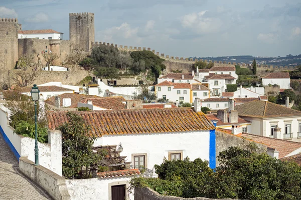 Casas de óbidos e a torre da fortaleza — Fotografia de Stock