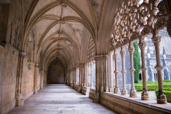 Die Passage Kreuzgang Kolonnade im Batalha-Kloster, Portugal — Stockfoto