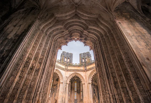 Het fragment van het portaal van de onvoltooide Kapellen, Capelas Im — Stockfoto