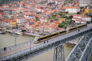 Bir tren Köprüsü'ndeki Dom Luisi, Porto