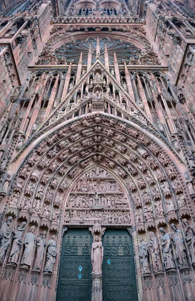 Podrobnosti o průčelí katedrály Štrasburku — Stock fotografie