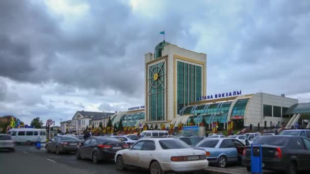 Bahnhof mit den Wolken — Stockvideo