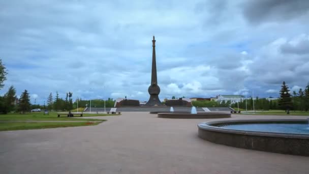 Platz des "Vaterlandsverteidigers" in Astana — Stockvideo