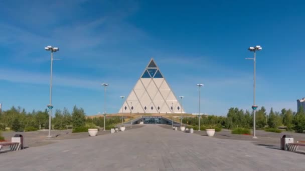 Πυραμίδα παλάτι της ειρήνης σε Astana — Αρχείο Βίντεο