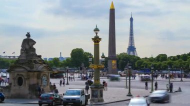 Paris'te Concorde meydanında trafik