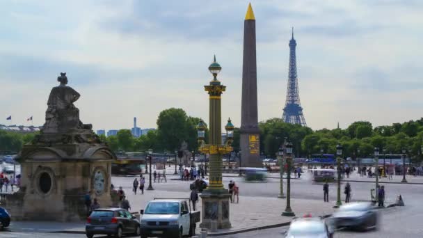 Paris'te Concorde meydanında trafik — Stok video