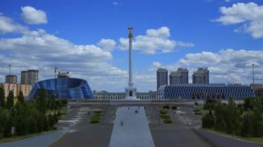 Bağımsızlık Anıtı ve Astana sarayda