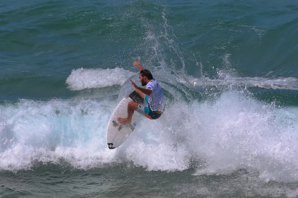  Avustralya Açık Sörf, Surfer yarışıyor
