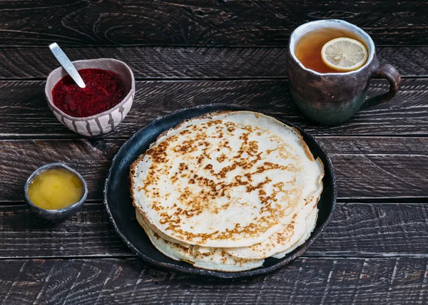 Tea with pancakes — Stock Photo, Image