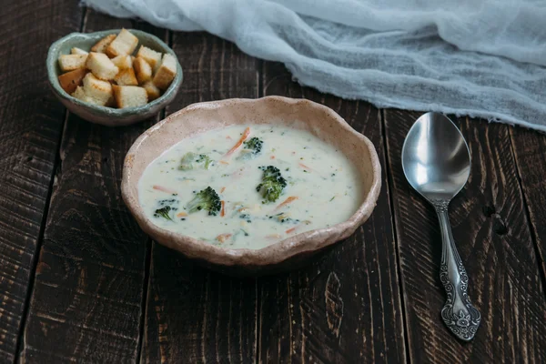 Käsesuppe mit Brokkoli. — Stockfoto