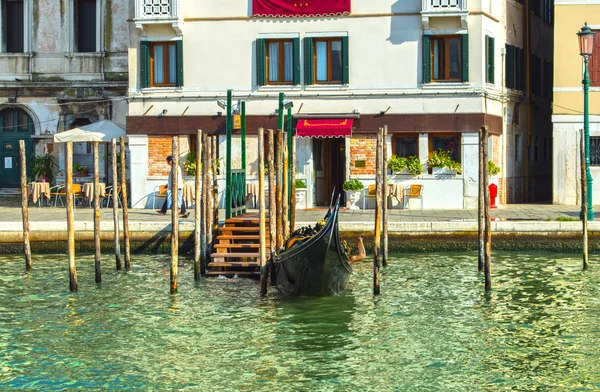 İskele gondol Venedik. Grand canal