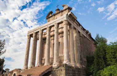 antoninus ve faustina Tapınağı