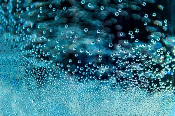 Пузырьки воздуха в воде. — стоковое фото