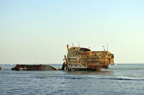 Rus gemisi Kızıldeniz'gürültüyle çarpmak
