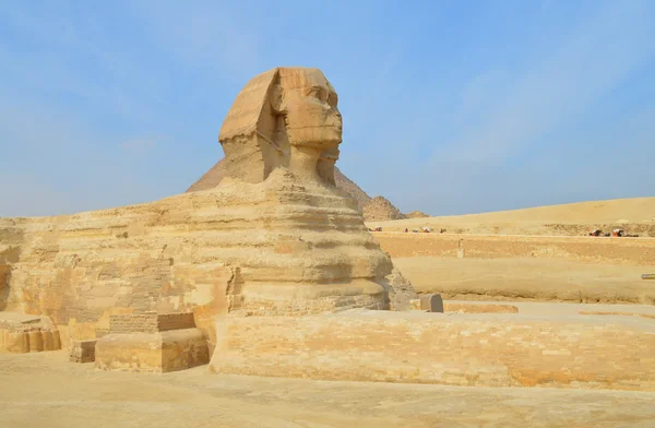 在滚烫的沙子埃及狮身人面像. — 图库照片