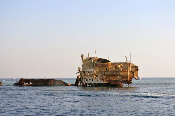 Rus gemisi Kızıldeniz'gürültüyle çarpmak