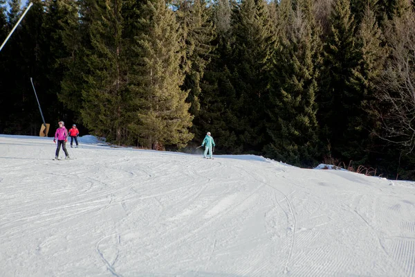 Les Skieurs Les Télésièges Domaine Skiable Ukraine — Photo