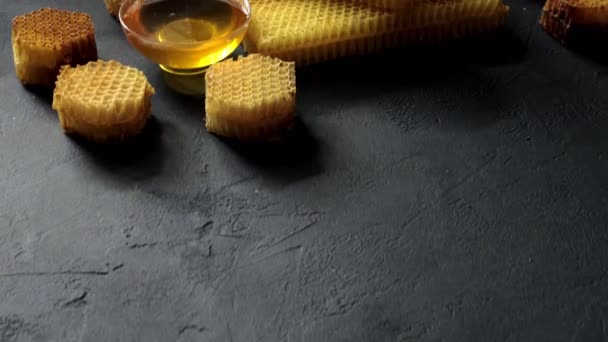 Медовий Диппер Бджолиному Стілці Горизонтальна Композиція Uhd Відеозапис — стокове відео