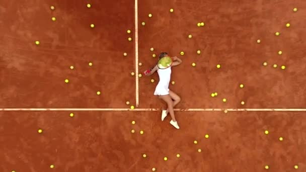 Portré Mosolygós Lány Pihentető Teniszpálya Sok Golyó Ütő Után Kemény — Stock videók