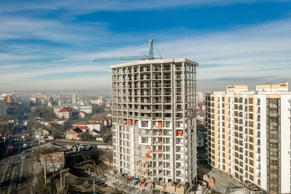 Bir Şehirde Inşaat Halindeki Yüksek Apartmanın Beton Çerçevesinin Havadan Görünüşü — Stok fotoğraf