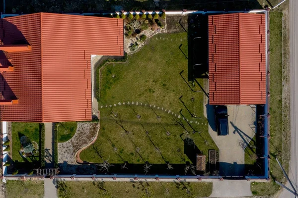 Vista Aérea Superior Uma Casa Privada Com Pátio Pavimentado Com — Fotografia de Stock