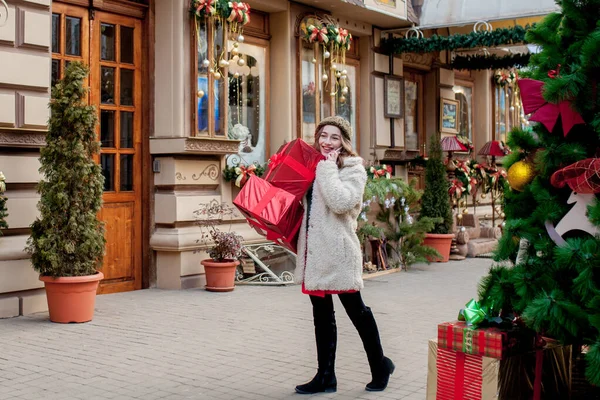 Portrait Happy Good Looking Woman Holding Gift Box Her Hands — Stock Photo, Image