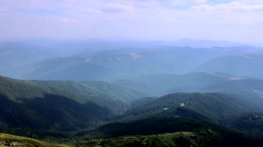 Yazın başında Karpat Dağları 'nın Picturesque manzarasının zamanaşımı. Pip Ivan Dağı 'nın manzarası. Karpatlar, Ukrayna. Zaman Süreleri