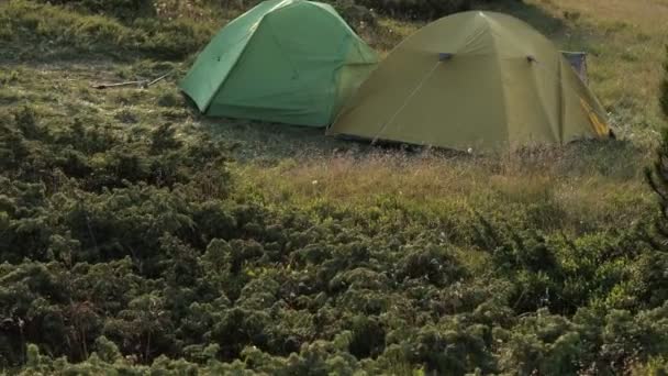 Tourist Tent Sunset Background Beautiful Mountain Range Camp Tourists Pass — Stock Video