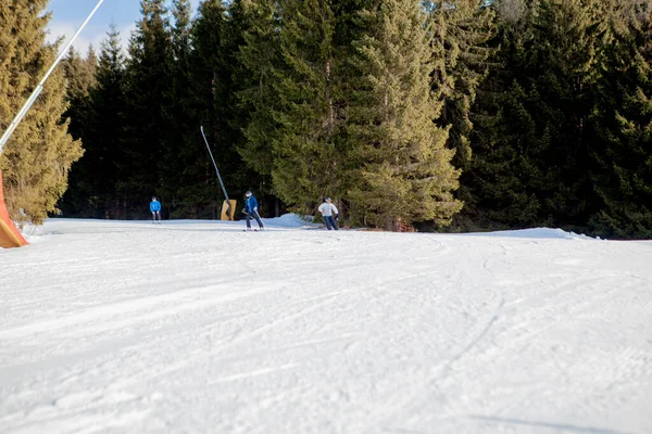 Les Skieurs Les Télésièges Domaine Skiable Ukraine — Photo
