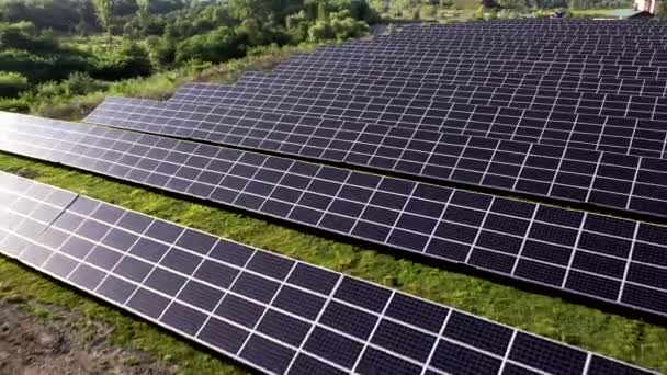 Luftaufnahme Des Solarkraftwerks Luftaufnahme Des Solarparks Mit Sonnenlicht Erneuerbare Energien — Stockvideo