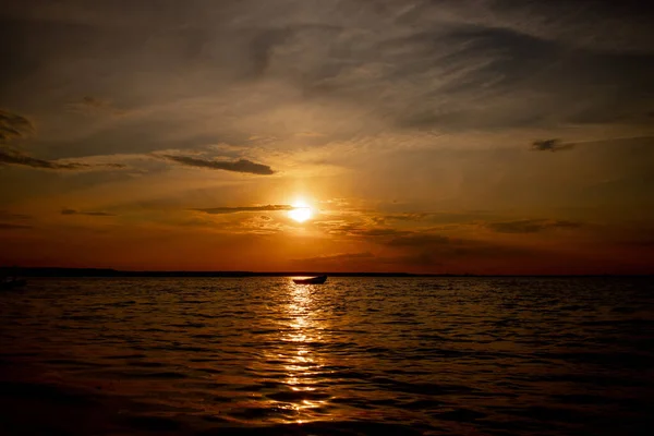 Hermoso Paisaje Con Puesta Sol Sobre Lago Svityaz Ucrania — Foto de Stock