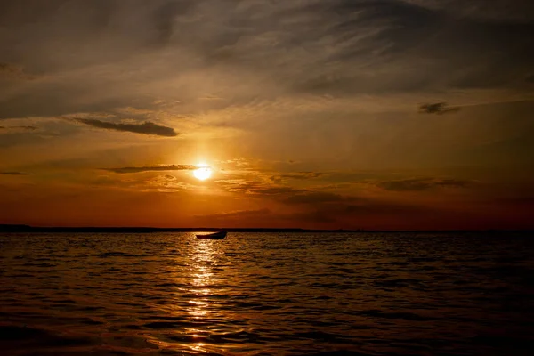 Hermoso Paisaje Con Puesta Sol Sobre Lago Svityaz Ucrania — Foto de Stock