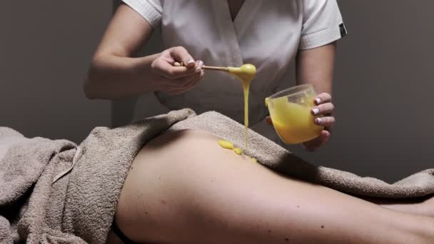 Beautiful Young Woman Spa Salon Having Cellulite Massage Therapy Honey — Stock Video