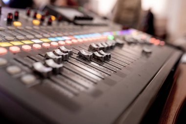 Ses karıştırıcı kontrolü için düğme ekipmanı, ses karıştırıcı kontrolü için ekipman, seçim aygıtı.