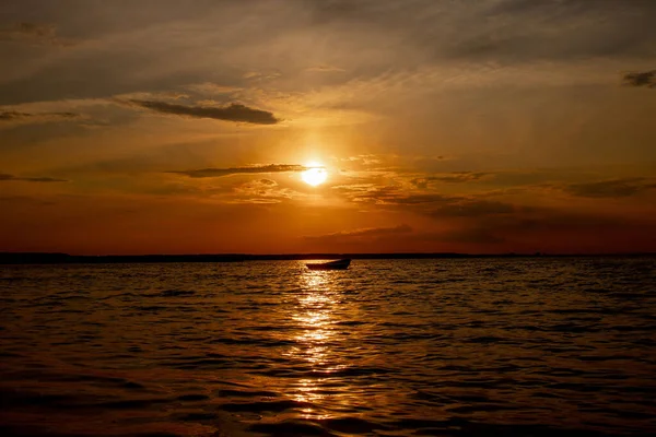 Hermoso Paisaje Con Puesta Sol Sobre Lago Svityaz Ucrania — Foto de Stock