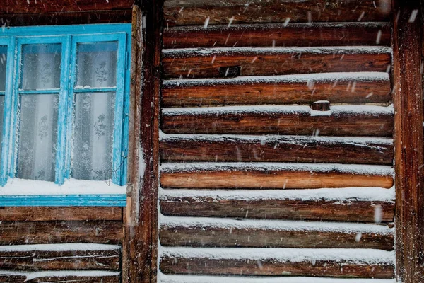Karların Altındaki Eski Ahşap Tahtaların Yakın Plan Görüntüleri — Stok fotoğraf