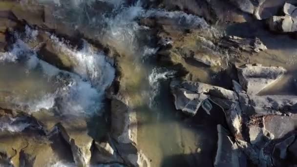 Mountain Creek Och Stone Rapidsw Snabbt Flöde Vatten Vattenfall Höst — Stockvideo