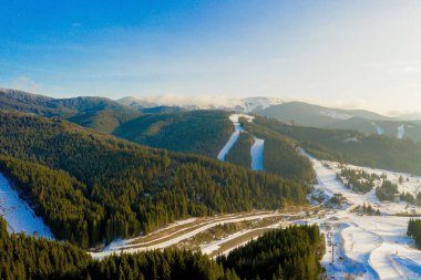 Dağlarda güzel bir bahar. Karpatlar 'ın yeri, Ukrayna, Avrupa. Güzellik dünyası.