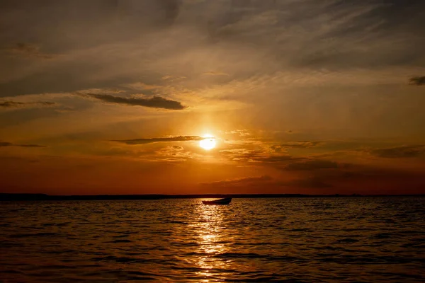 Hermoso Paisaje Con Puesta Sol Sobre Lago Svityaz Ucrania — Foto de Stock