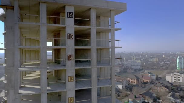 Luchtfoto Van Stad Woonwijk Met Hoge Monolithische Appartement Gebouw Aanbouw — Stockvideo