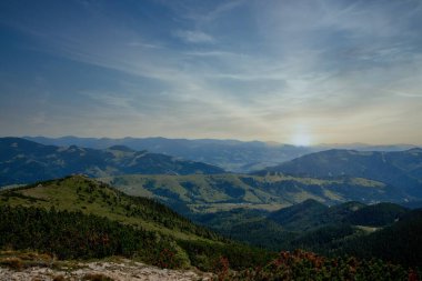 # Dağlarda güzel bir gün batımı #.