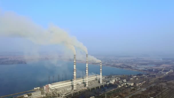 Vue Aérienne Hauts Tuyaux Cheminée Avec Fumée Grise Provenant Centrale — Video