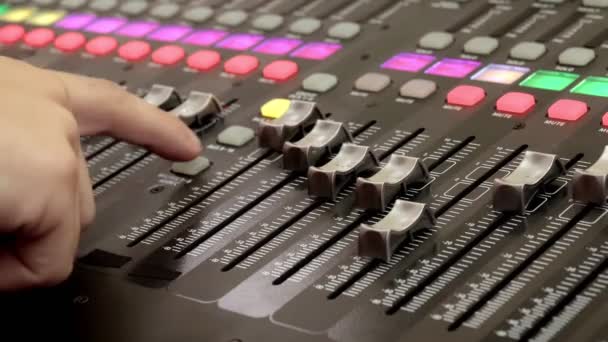 Telecomando Regolazione Del Suono Mixer Audio Ingegnere Del Suono Regola — Video Stock