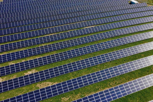Сонячна Панель Виробляє Зелену Екологічно Чисту Енергію — стокове фото