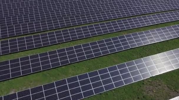 Painel Solar Produz Energia Verde Amiga Ambiente Vista Aérea Drone — Vídeo de Stock